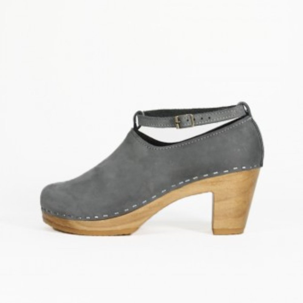 No. 6 Mule Leather & Wooden Heel Clog - 39